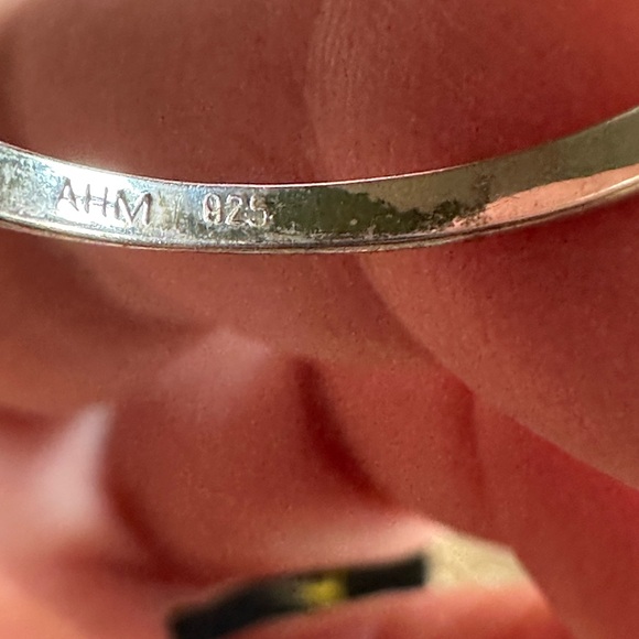 Elegant Sterling Silver Ring - Picture 7 of 7